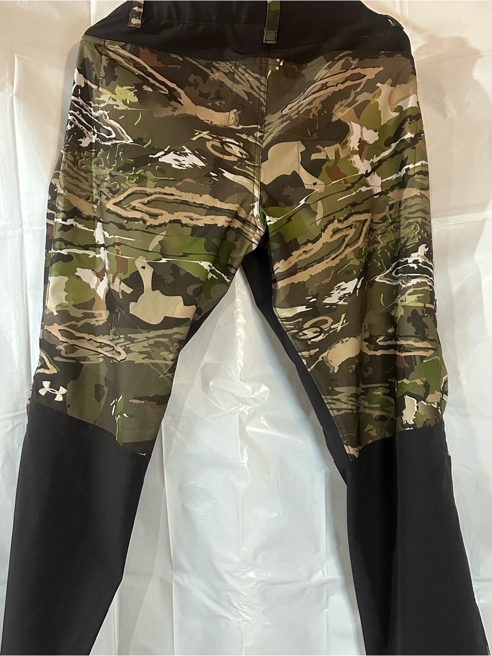 Under Armour women’s Camo Pants - Green/Black - Picture 2 of 4